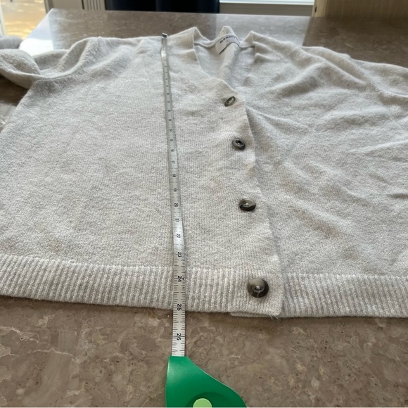 Old Navy off white with a slight color of gray button up cardigan size large - Picture 8 of 10